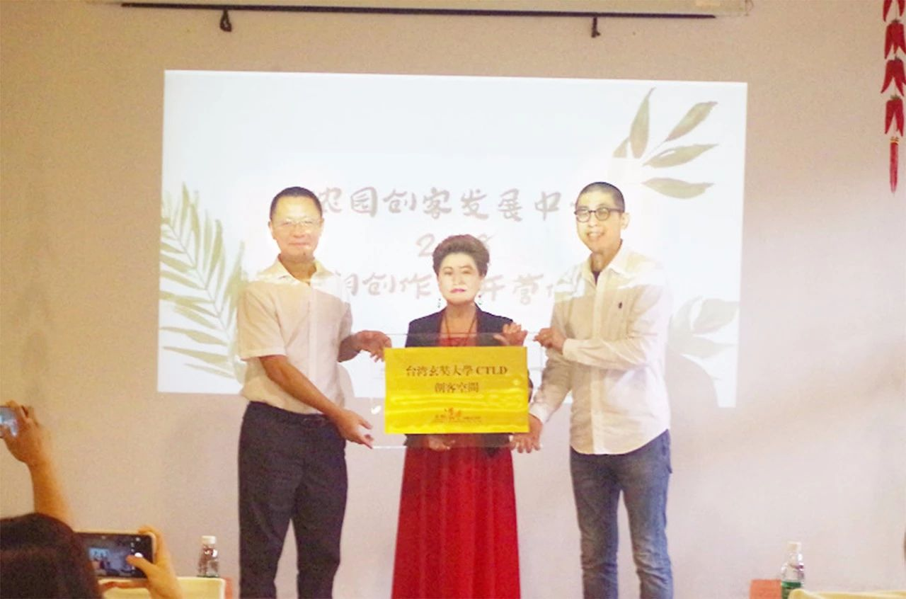 1533351945867477.png blob.png